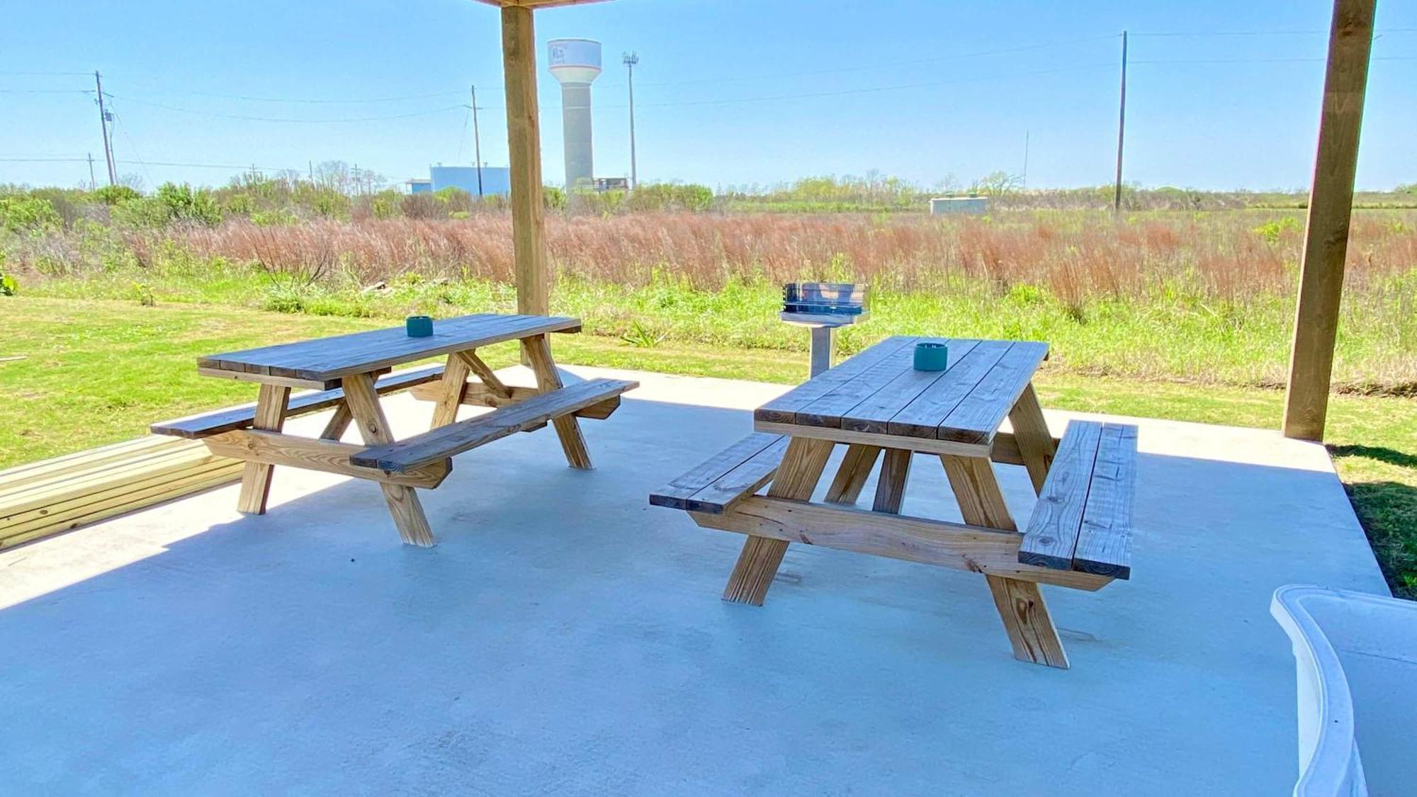 1 Mile To Family Friendly 2 Bdrm Comfy Beds Bolivar Peninsula