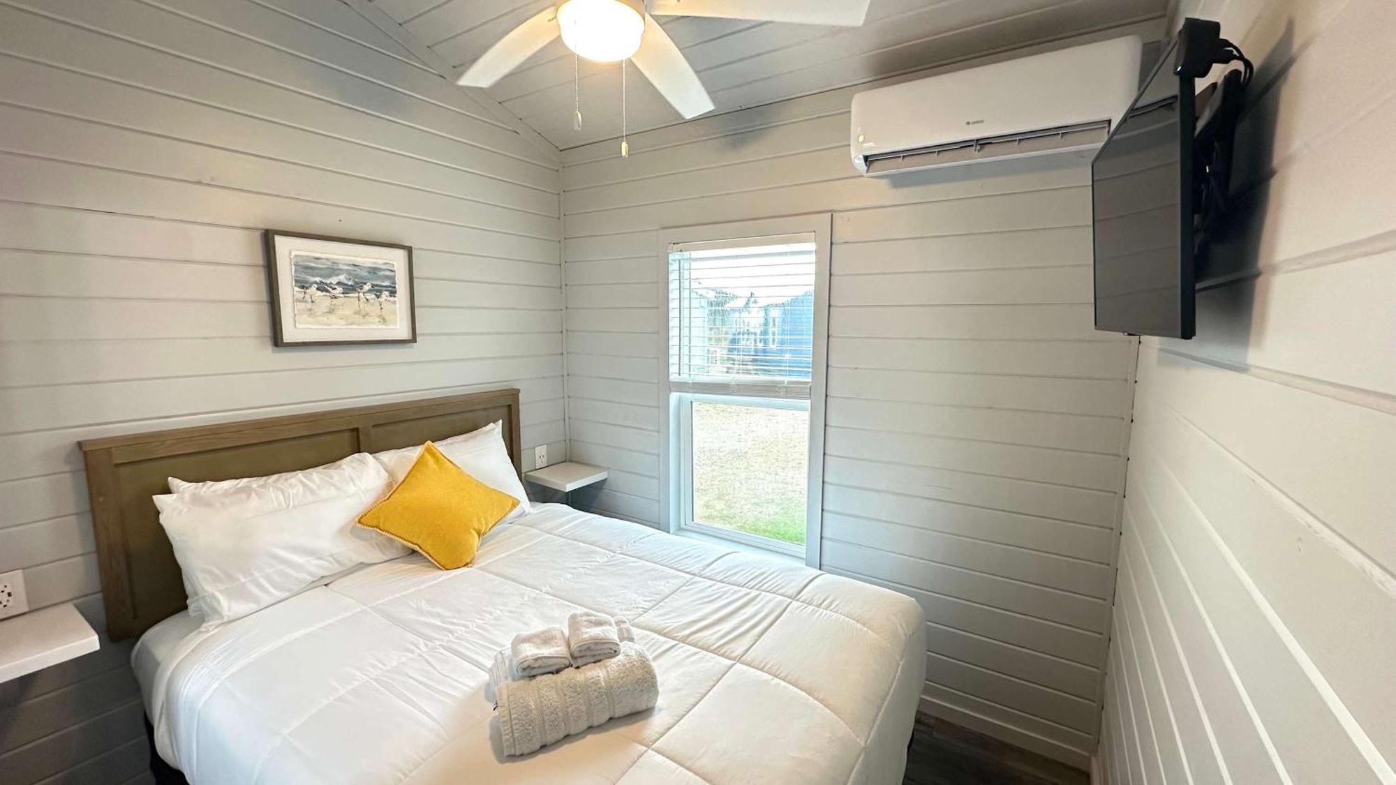 1 Mile To Family Friendly 2 Bdrm Comfy Beds Ferienhaus